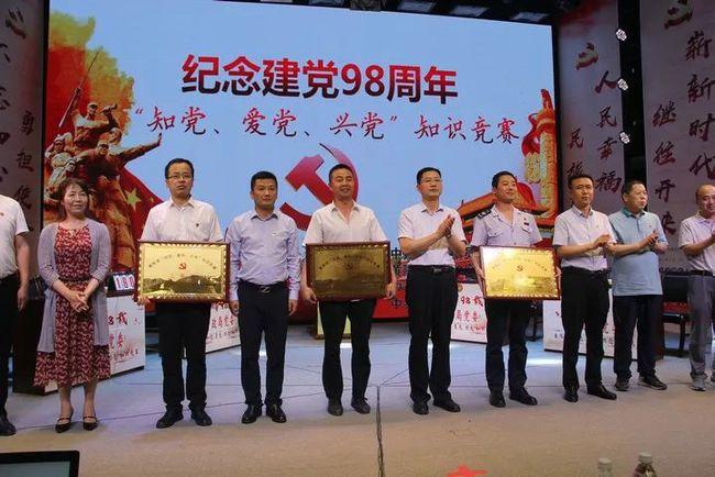 逃出昏暗的房子