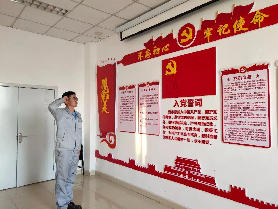 救援白色小猫