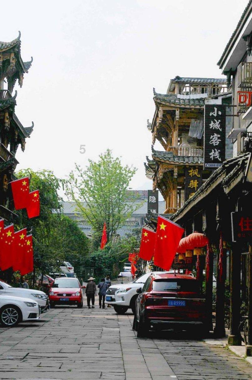 如果你所在的班级要组织一次晚会写一写你能为本次晚会设计哪些活动？