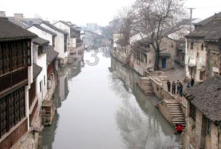 A股三大股指开盘涨跌互现，上海本地股高温不退